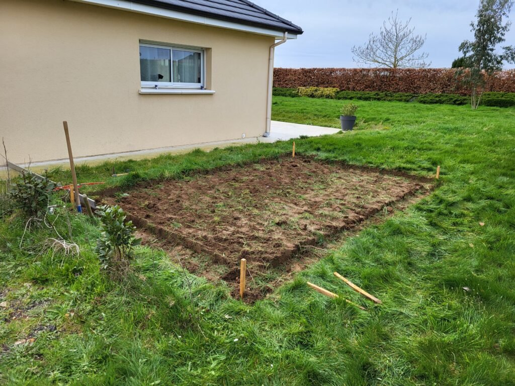 Terrassement avant pose d'une serre de jardin sur mesure Octeville-sur-mer