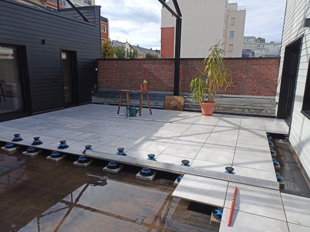 Installation d'une terrasse en carrelage sur plots Le Havre