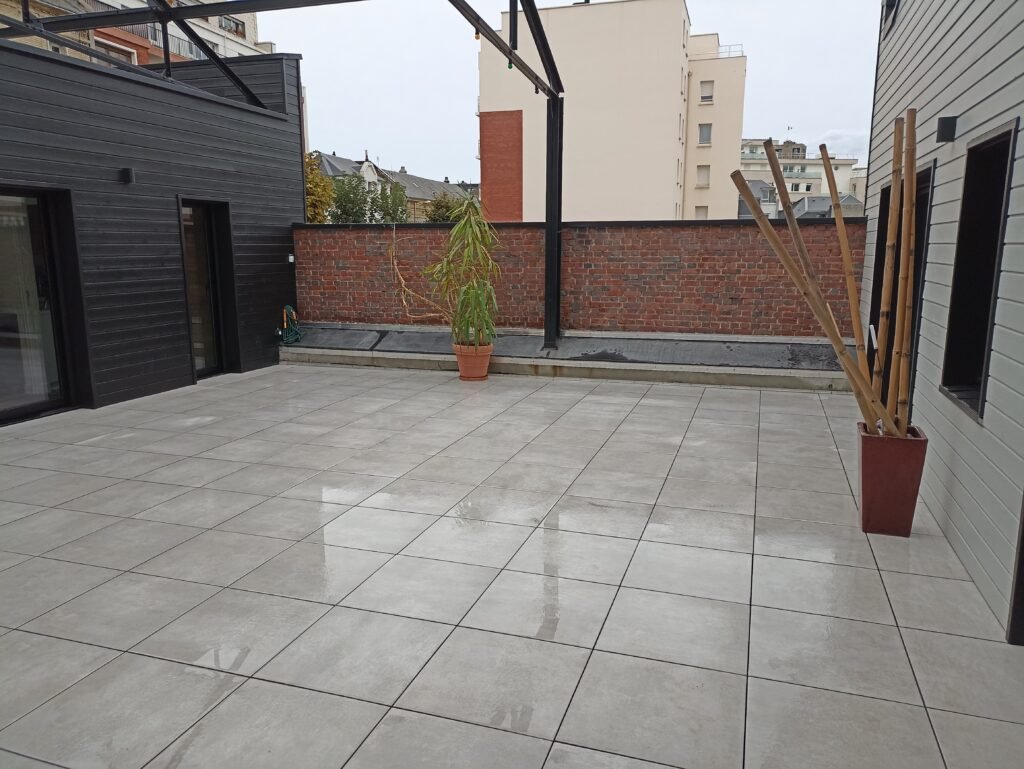 Pose d'une terrasse carrelage sur plots Le Havre